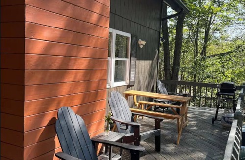 Tobyhanna House | Sunny Spring Escape, perfect for Groups, Families, Couples in charming Poconos
