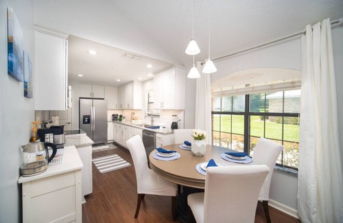 Southside House | ~Sunny Spring Pad Sleeps 12 Spa & Beaches~