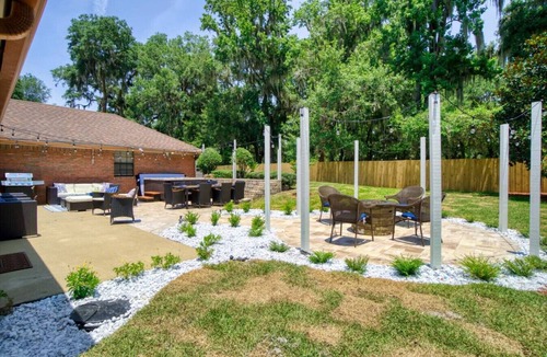 Southside House | ~Sunny Spring Pad Sleeps 12 Spa & Beaches~