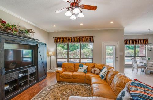 Stephenville House | Sunny Stephenville Home w/Pool: 4 Mi to Downtown