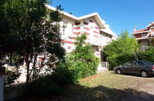 Arcachon Apartment | Sunny Studio with Balcony in Prestigious Arcachon District, Steps from Beach