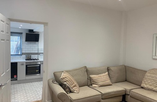 Belvedere House | Sunny Studio with en-suite