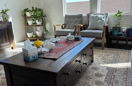 Victorville House | Sunny & Sweet Getaway