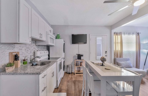 Tampa Apartment | Sunny Tampa Home Near Downtown Stadiums