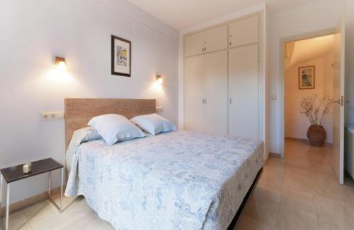 L'Escala House | Sunny Terrace Near Beach