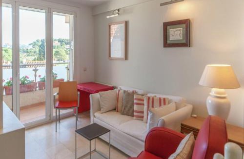 L'Escala House | Sunny Terrace Near Beach