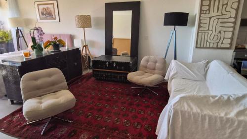 Downtown Geneva Apartment | Sunny Terrace Oasis with Mont Blanc View in Central Geneva