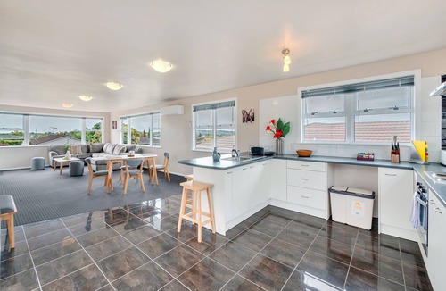 Pakuranga Heights House | Sunny Three Bedroom Delight Upper Level