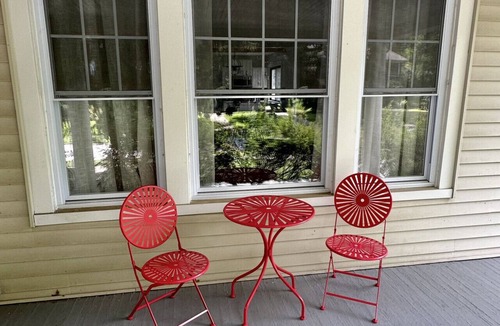 Cleveland Apartment | Sunny & Vibrant Two BDR