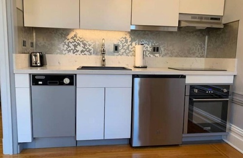 Germantown Condo | Sunny Victorian Studio in Pacific Heights