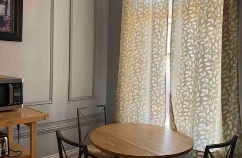 Germantown Condo | Sunny Victorian Studio in Pacific Heights