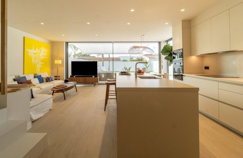 Cambrils House | Sunny Villa by Platja Ardiaca