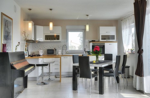 Orbanici House | Sunny villa with private pool