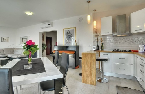 Orbanici House | Sunny villa with private pool