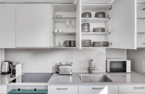 Hottingen Apartment | Sunny Weinegg 2.5 Room w/Storage, 10 mins to Seefeld, by Blueground
