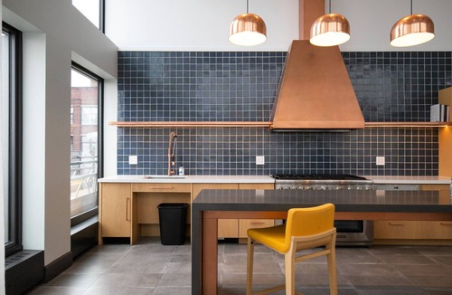 West Loop Apartment | Sunny West Loop 1BR w/Pool, Coworking & Gym, 1 block to L, by Blueground