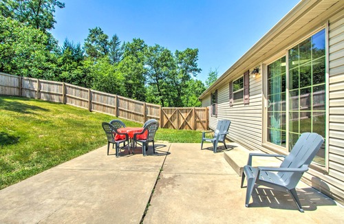 Wisconsin Dells Apartment | Sunny Wisconsin Dells Apartment w/Deck & Fire Pit
