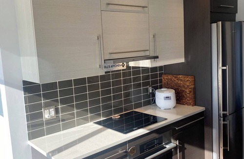 De Lorimier Condo | Sunny & Zen Penthouse, Plateau Mt-Royal, indoor parking, elevators