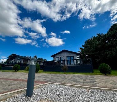 Ellerker Ski Chalet | Sunnydene Country Park