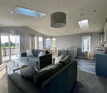 Ellerker Ski Chalet | Sunnydene Country Park