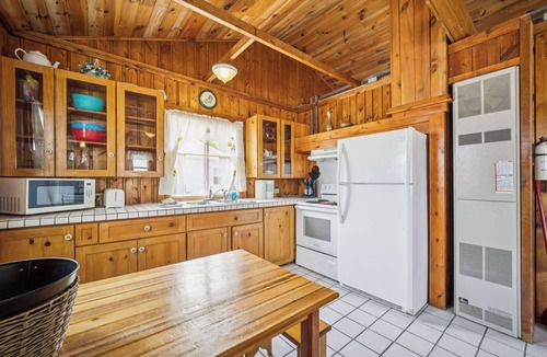 Greenbush Apartment | Sunnyside 2BR/1BA Relaxing Lakefront Retreat