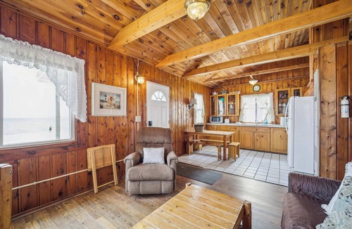 Greenbush Apartment | Sunnyside 2BR/1BA Relaxing Lakefront Retreat
