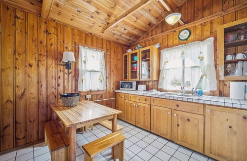 Greenbush Apartment | Sunnyside 2BR/1BA Relaxing Lakefront Retreat