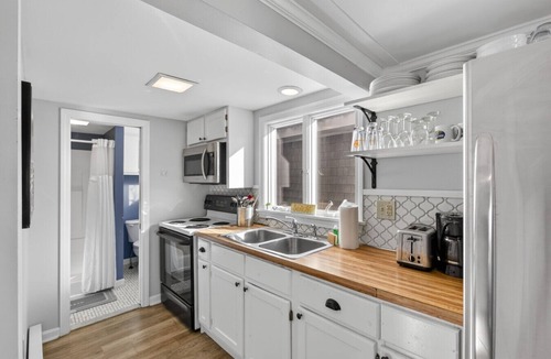 Matunuck House | Sunnyside Duplex