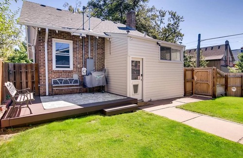 Sunnyside Apartment | Sunnyside/Highlands - Walkable to Everything!