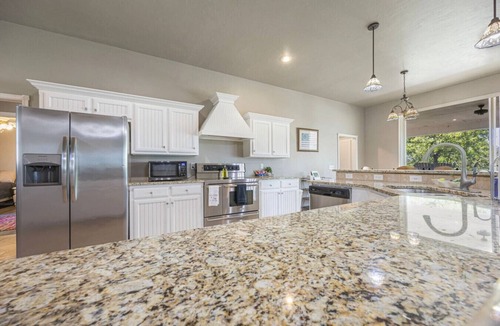 Texanna House | Sunnyside Lakefront with Private Dock at The Cut!