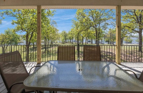 Texanna House | Sunnyside Lakefront with Private Dock at The Cut!