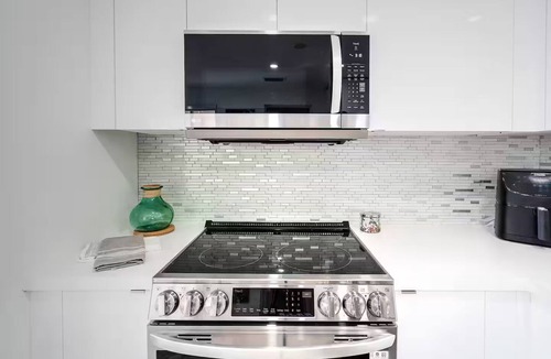 Central Corals House | Sunnyside Oasis w/Heated Pool ~ 7 min. From Beach