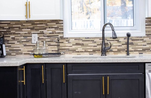 Midland House | Sunnyside Stay-3bdrm w/Gym!