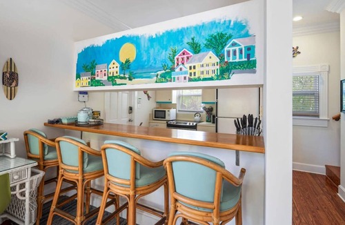 Old Town Apartment | Sunnyside Up by Brightwild Pool Parking