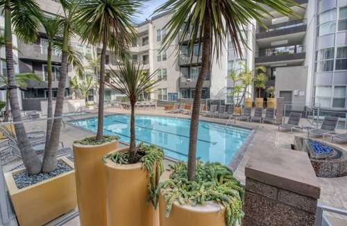 Del Rey Apartment | Sunnyside Up! Gorgeous Pool View with Balcony