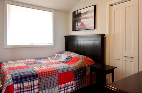 Gravenhurst Cabin | Sunnyside Up Summary: