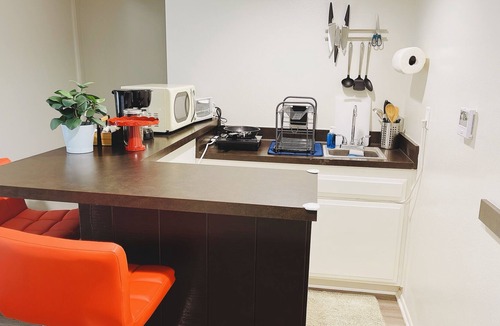 Fountain Valley Apartment | 🏡SunnyStudio✨PrvtEntry/Bath🚿Kitchen 🍾Netflix