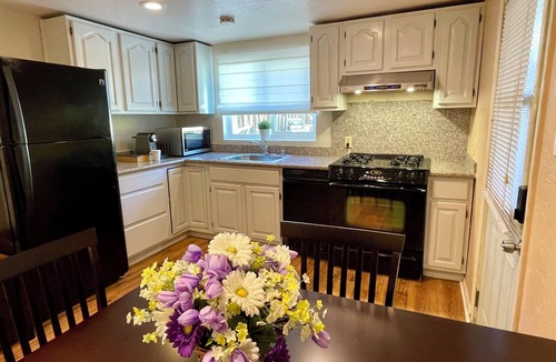 Sunnyvale West Cottage | Sunnyvale Cabin