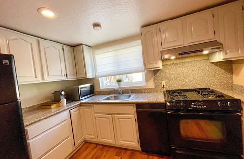 Sunnyvale West Cottage | Sunnyvale Cabin