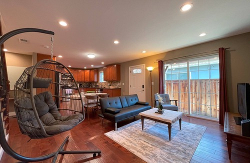 Sunnyvale House | Sunnyvale Great location 2Br/2Bth unit/Kingbed/windows AC