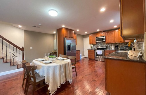 Sunnyvale House | Sunnyvale Great location 2Br/2Bth unit/Kingbed/windows AC