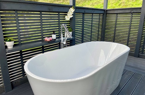 Hangatiki House | Sunrise, 2 Bed W/outdoor Bath