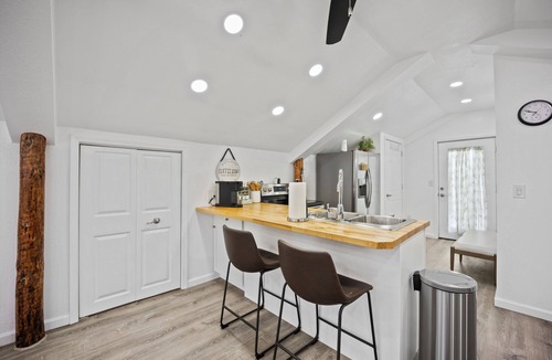 Liberty Apartment | Sunrise Acres - Barndo Loft Studio