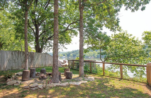 Grove House | Sunrise Bluff Lakefront - in family-friendly area w/great view of Grand Lake