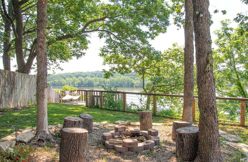 Grove House | Sunrise Bluff Lakefront - in family-friendly area w/great view of Grand Lake