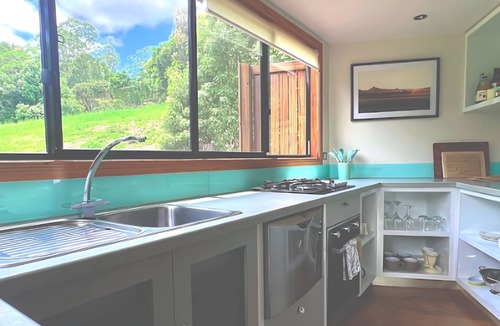 Smiths Creek Ski Chalet | Sunrise Chalet – Romantic Rainforest Haven