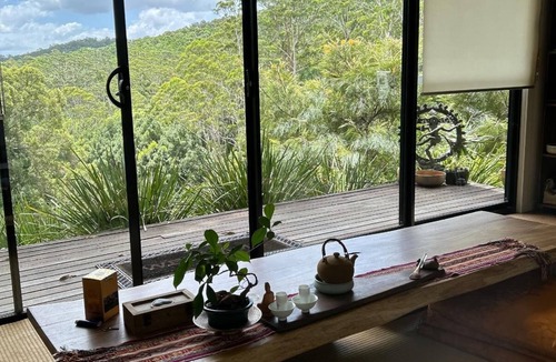 Smiths Creek Ski Chalet | Sunrise Chalet – Romantic Rainforest Haven