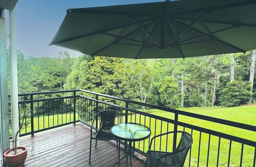 Smiths Creek Ski Chalet | Sunrise Chalet – Romantic Rainforest Haven