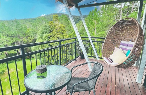 Smiths Creek Ski Chalet | Sunrise Chalet – Romantic Rainforest Haven