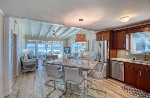 O'byrne House | Sunrise Cottage Beachfront Home